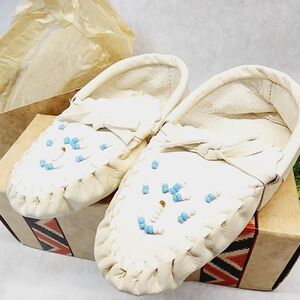 Vintage Native American Indian Moccasins Leather Beads Baby Shoes in Box 50s NOS